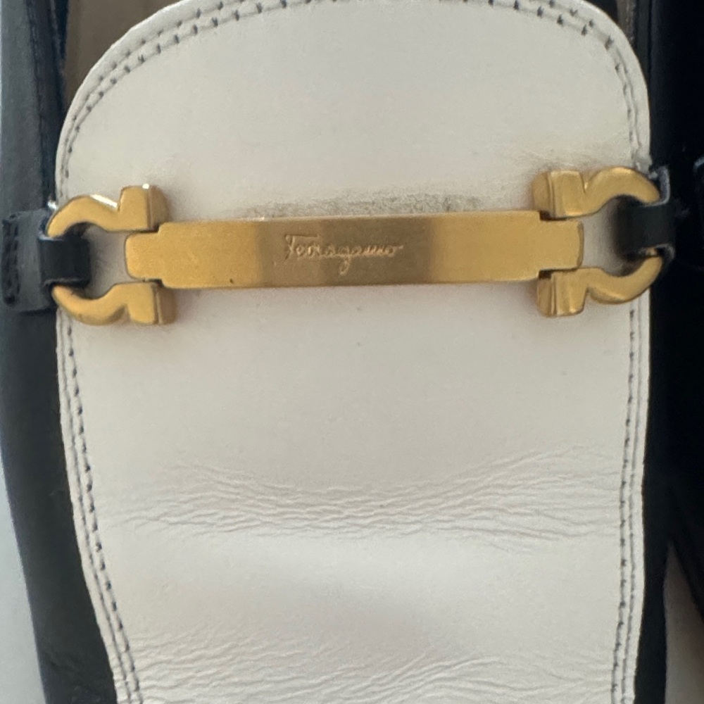 Salvatore Ferragamo Boutique Women's Navy & White Leather Loafers 7.5 - Picture 3 of 11